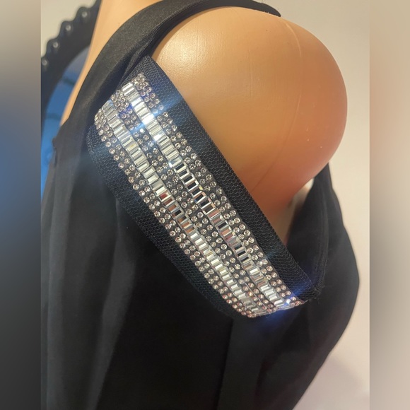 NWT BLACK DRESS WITH OPEN SHOULDERS AND SILVER BRIGHT STRAPS SIZE 8 (21) - Picture 6 of 7